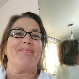 Meet your Posher, Debbie